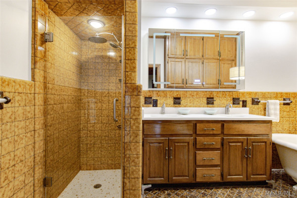 393 Harrogate Springs Road