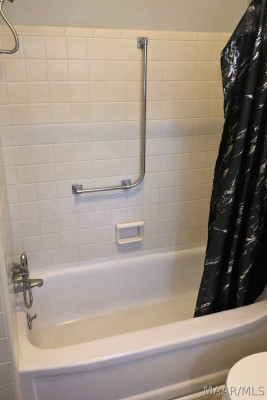 2748 CRESTVIEW Avenue