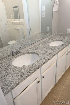 2748 CRESTVIEW Avenue