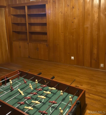 2748 CRESTVIEW Avenue