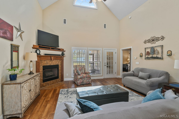 315 Curlee Way