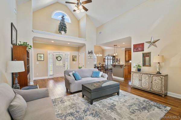 315 Curlee Way