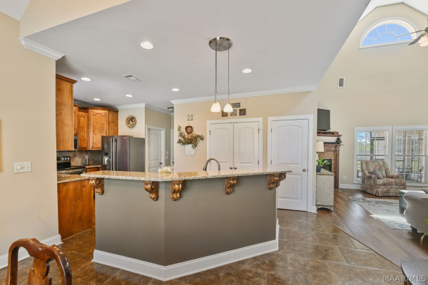 315 Curlee Way