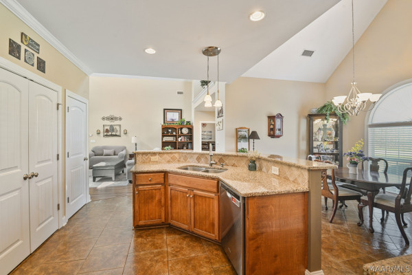 315 Curlee Way