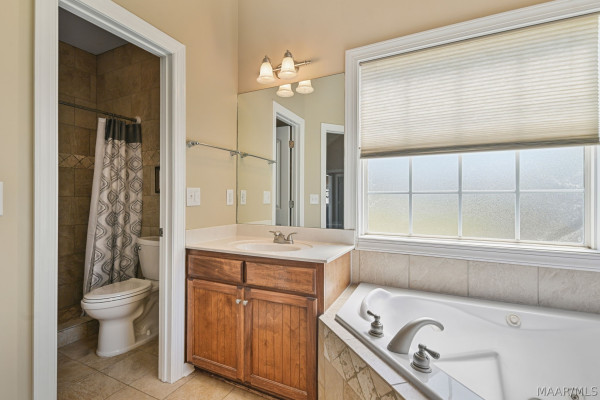 315 Curlee Way