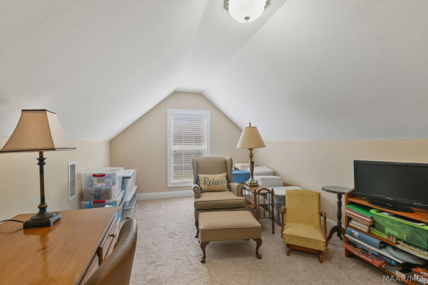 315 Curlee Way