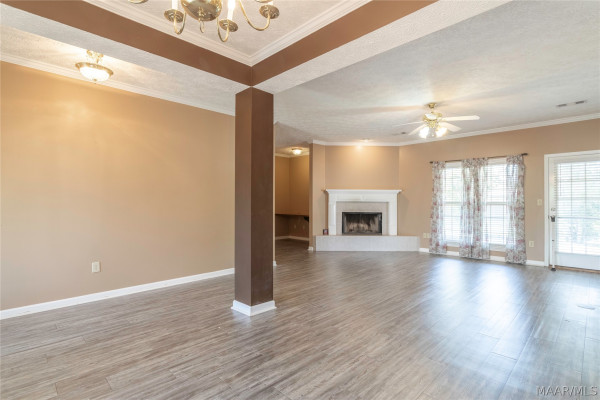 338 MEADOWVIEW Drive