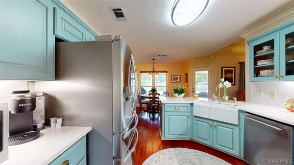 223 LAKESHORE Drive
