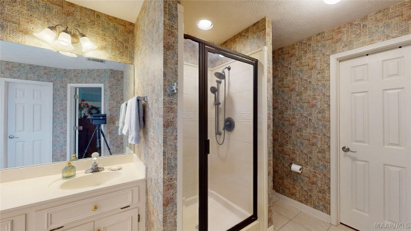 223 LAKESHORE Drive