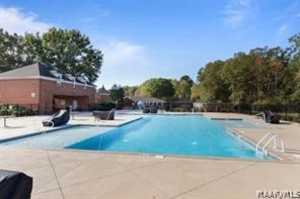223 LAKESHORE Drive