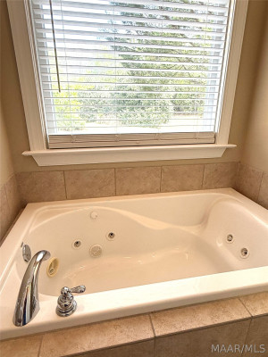 5548 Ash Grove Circle
