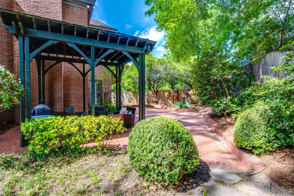 1029 Magnolia Curve