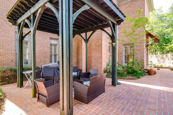 1029 Magnolia Curve