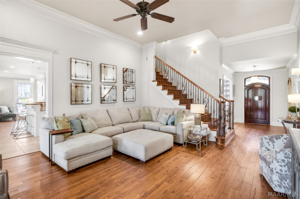 9512 Crescent Lodge Drive