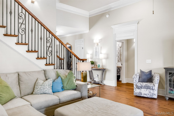 9512 Crescent Lodge Drive