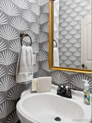 9512 Crescent Lodge Drive