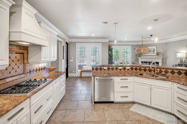 9512 Crescent Lodge Drive