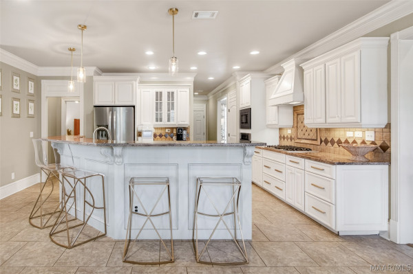 9512 Crescent Lodge Drive