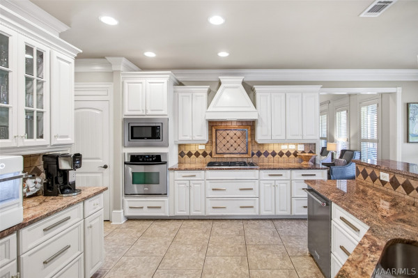 9512 Crescent Lodge Drive