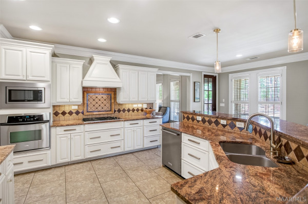 9512 Crescent Lodge Drive