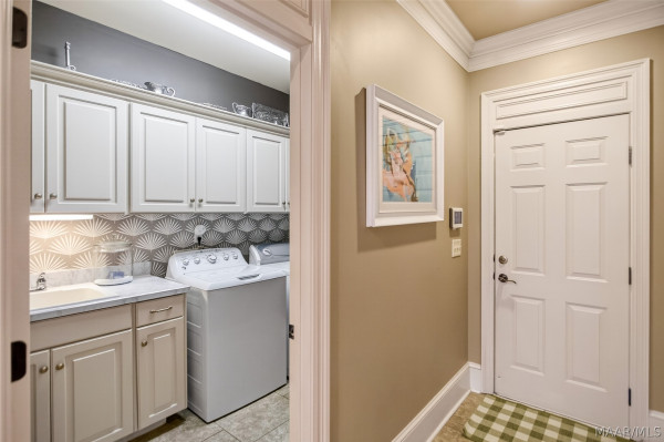 9512 Crescent Lodge Drive