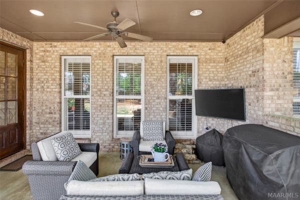 9512 Crescent Lodge Drive