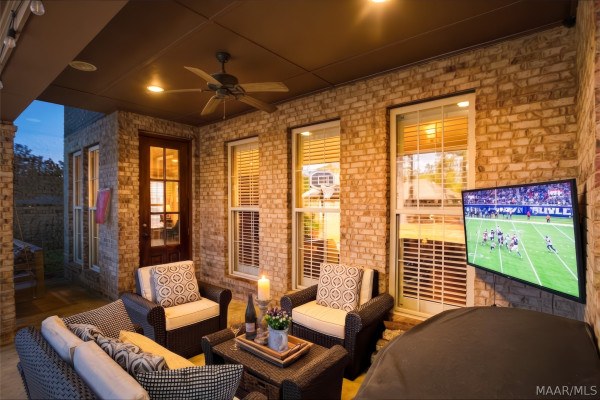 9512 Crescent Lodge Drive