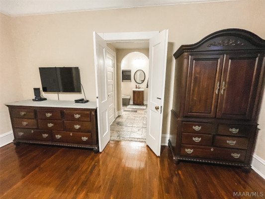 101 N CAPITOL Parkway