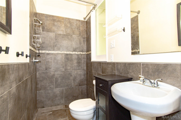 3211 Cloverdale Road