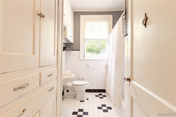 3211 Cloverdale Road