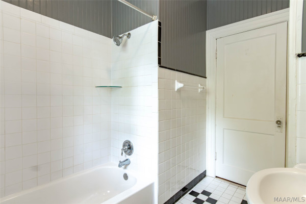 3211 Cloverdale Road