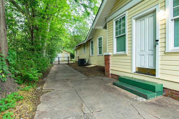 3211 Cloverdale Road