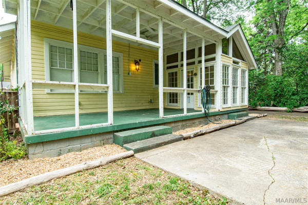 3211 Cloverdale Road