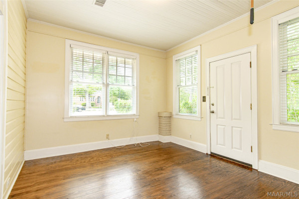 3211 Cloverdale Road