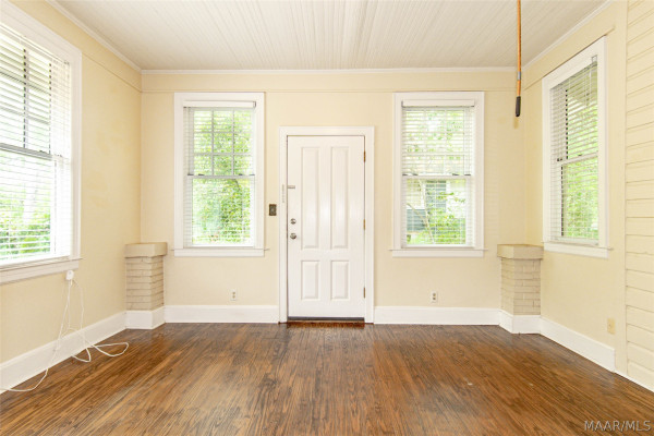 3211 Cloverdale Road