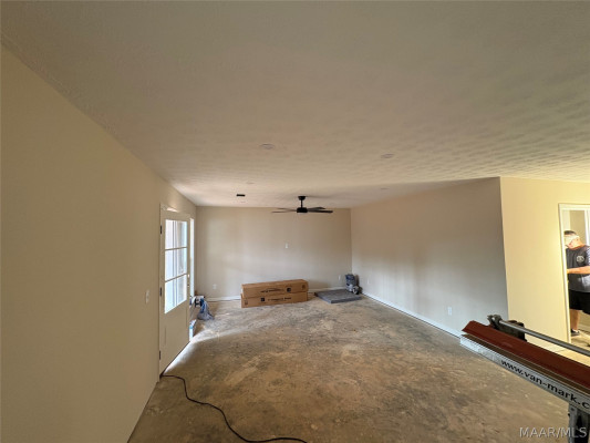 3177 Highway 82 . W