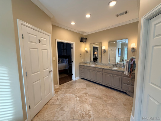 7800 HALCYON FOREST Trail