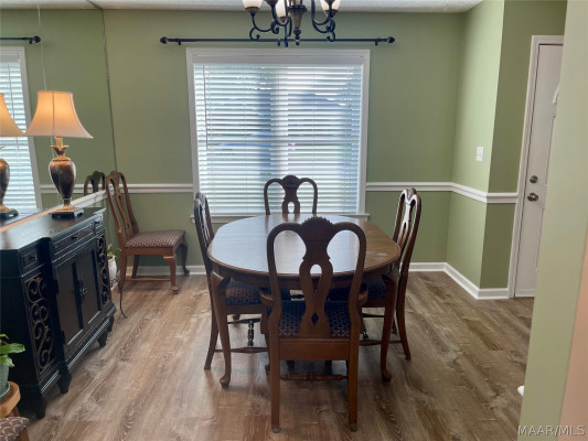 130 Blushing Groom Street