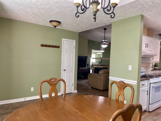 130 Blushing Groom Street