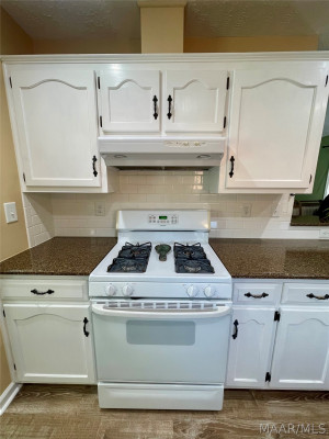 130 Blushing Groom Street