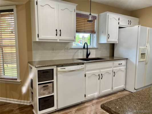 130 Blushing Groom Street