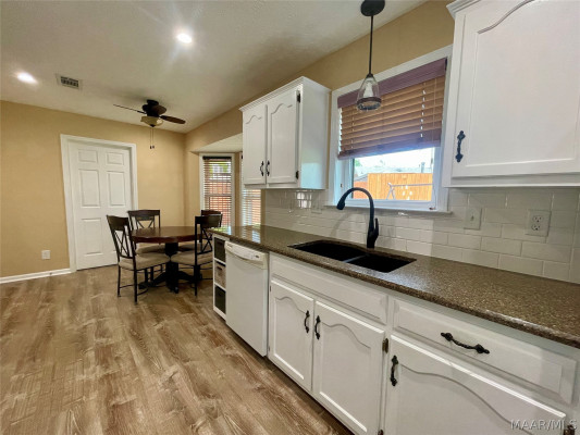 130 Blushing Groom Street