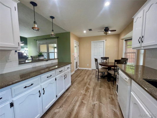 130 Blushing Groom Street