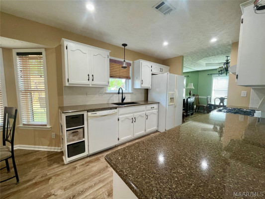 130 Blushing Groom Street