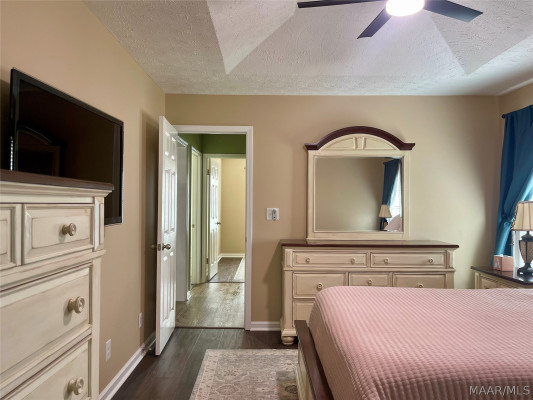 130 Blushing Groom Street