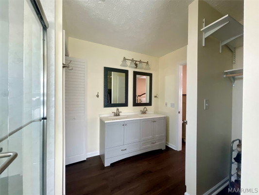 130 Blushing Groom Street