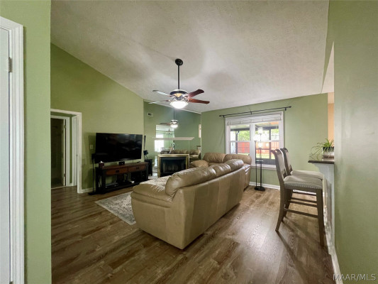 130 Blushing Groom Street