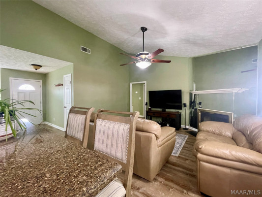 130 Blushing Groom Street