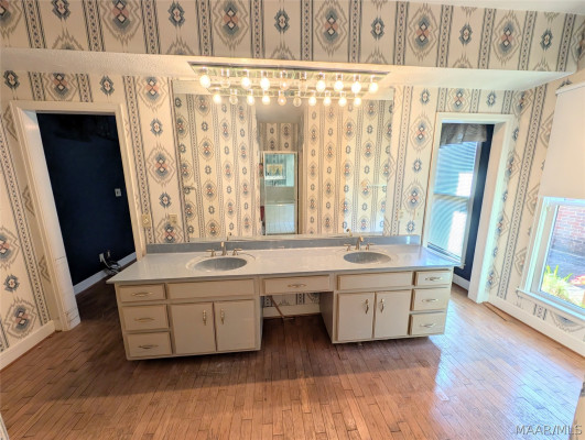 1512 Charleton Drive