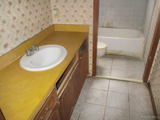 616 GLADE PARK Drive